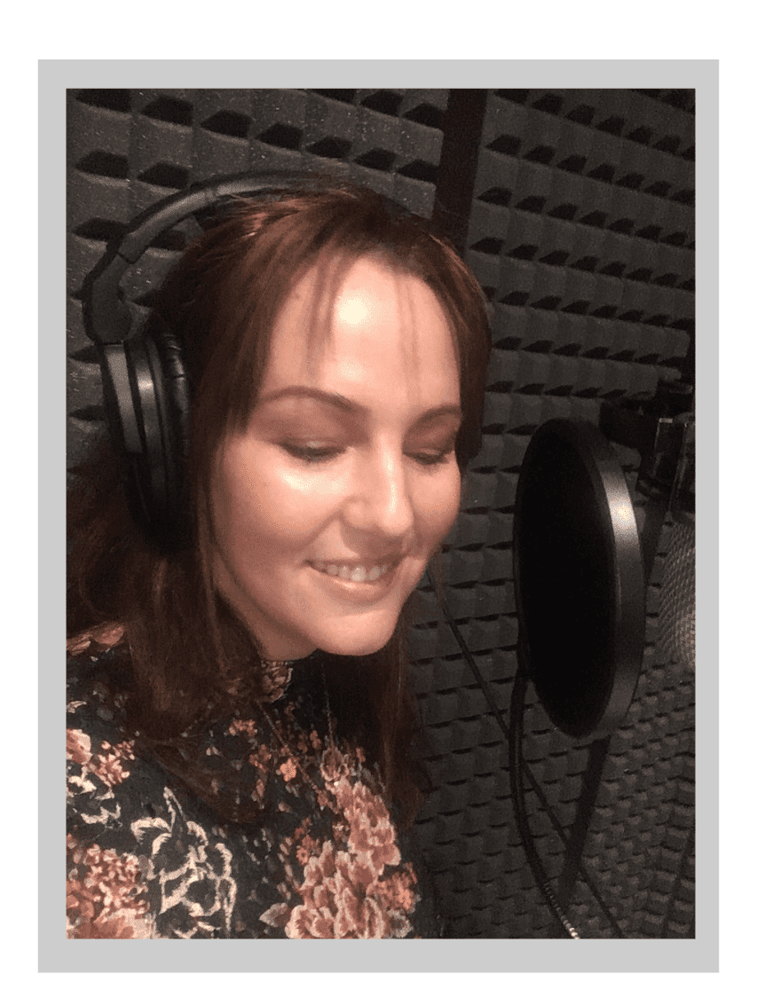 Locutora Colombiana - Camila Peroni - Estudio de Grabaciones